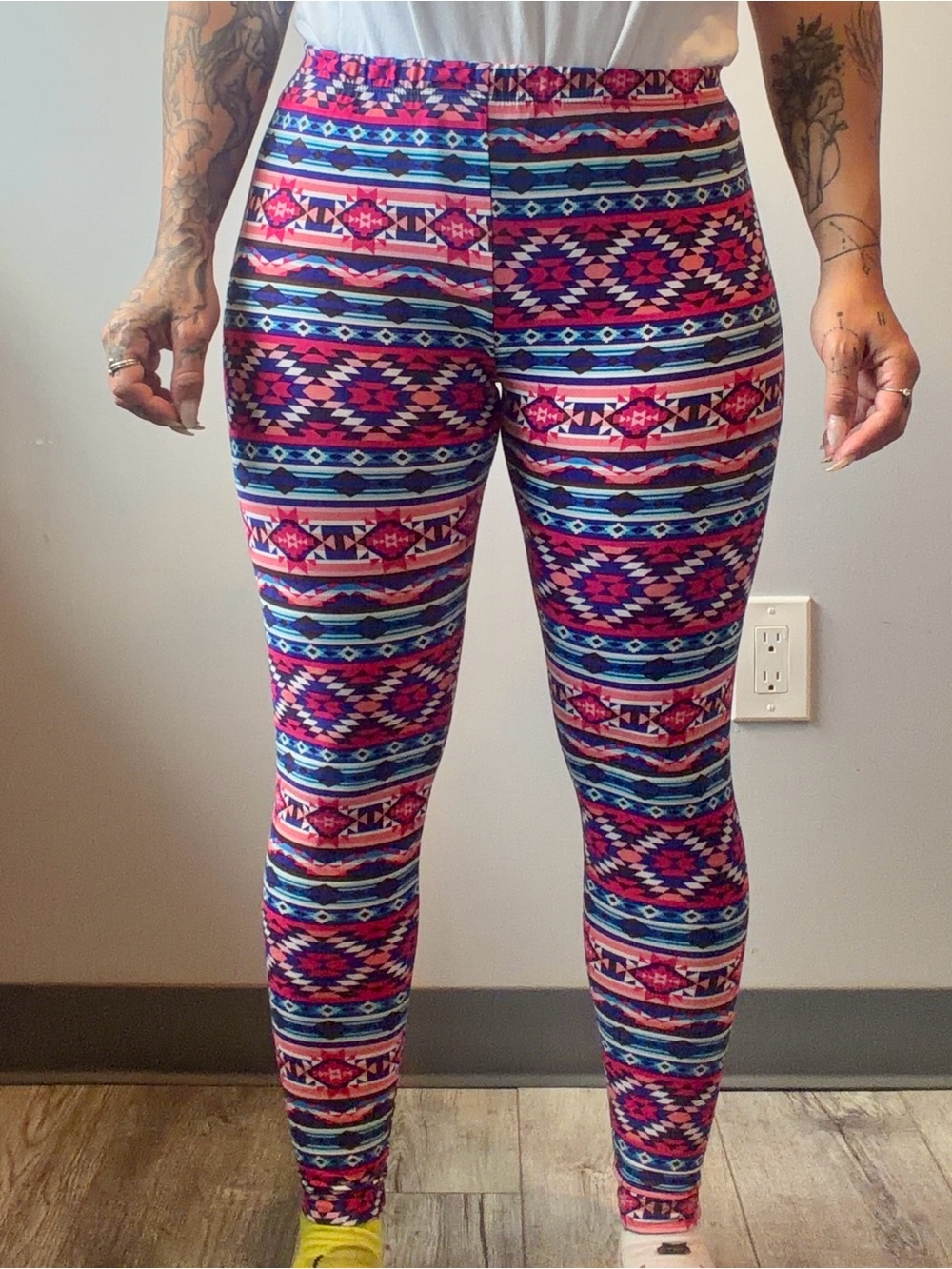 NoBo Small (3-5) Pink Blue and Purple Aztec Pattern‎ Leggings